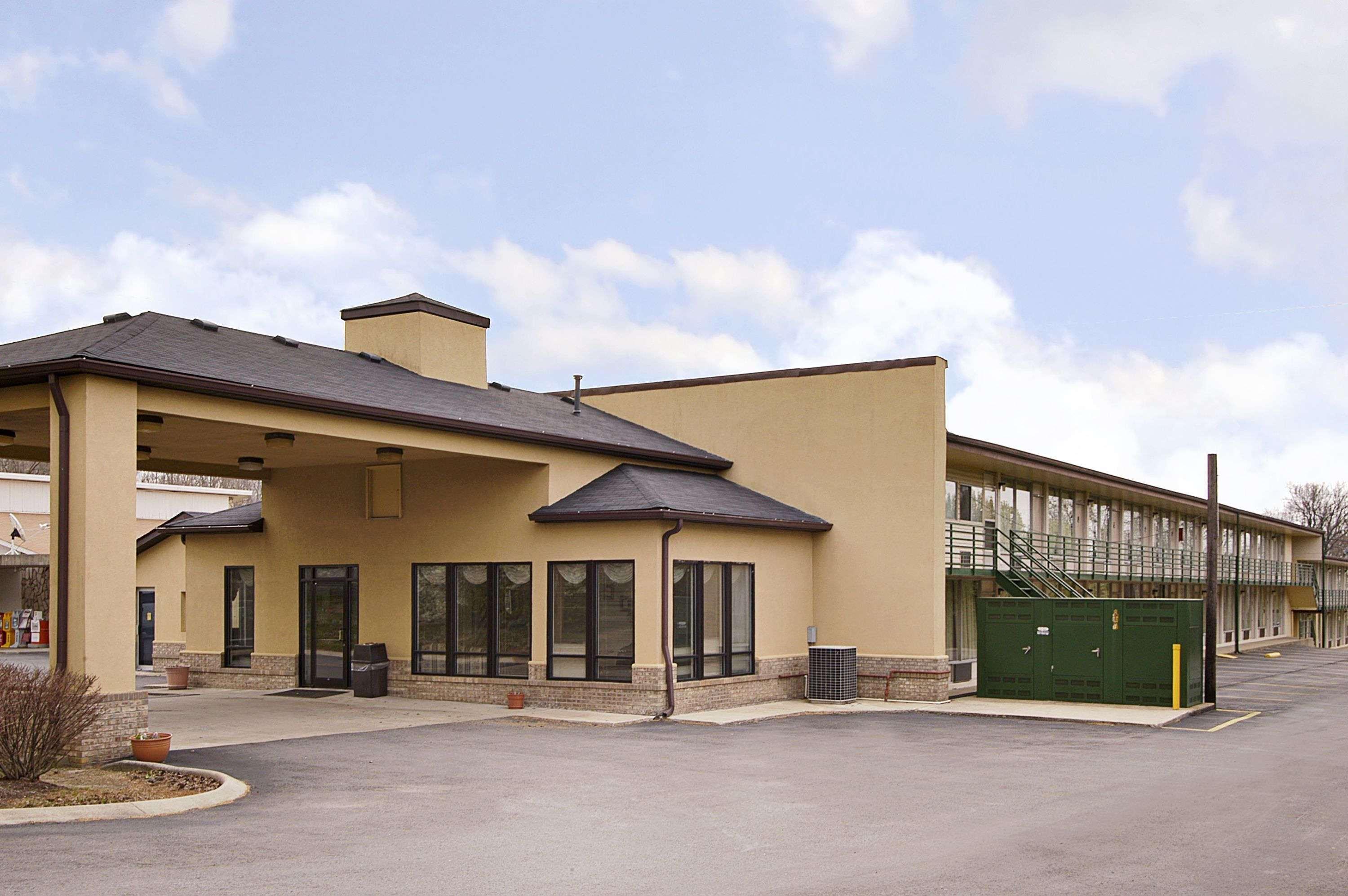 Days Inn By Wyndham White House Exterior photo
